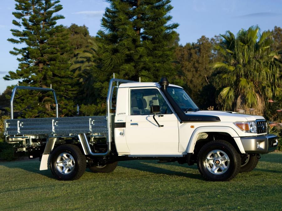  Toyota Land Cruiser 70 Cab Chassis GXL 2007 года  (фото 10 из 13)
